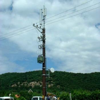 Badacsonytomaj antenna s tvvezetktart oszlop 2002.jpg